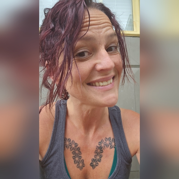 Meet your Posher, Kristen - Picture 3 of 3